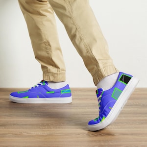 Men&#39;s canvas tennis shoes with laces