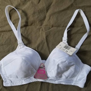 70s pointy bra, white nylon, 32B, new with original tags,  Gelmart, lightly padded