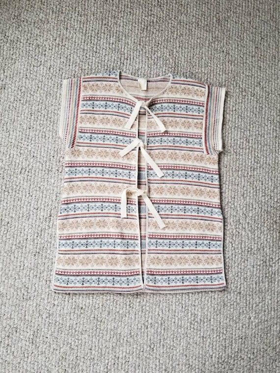 70s vest, tie front, knit ladies , Its Pure Gould,