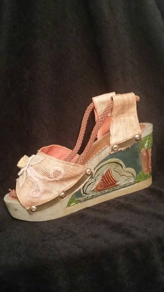 AMAZING hand carved vintage wedges wooden 7 Philip