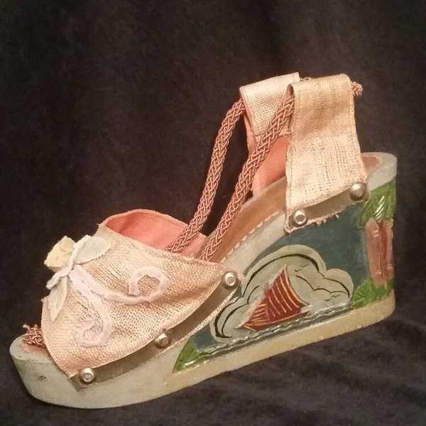 AMAZING hand carved vintage wedges wooden 7 Philippines?