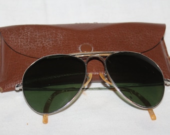 SALE! Vintage aviator sunglasses, beautiful condition, original case