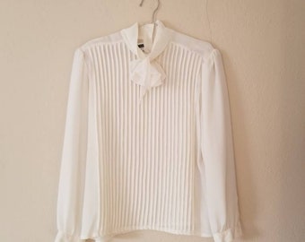 80s Victorian style blouse, jabot, 12, vanilla, off white, pleated