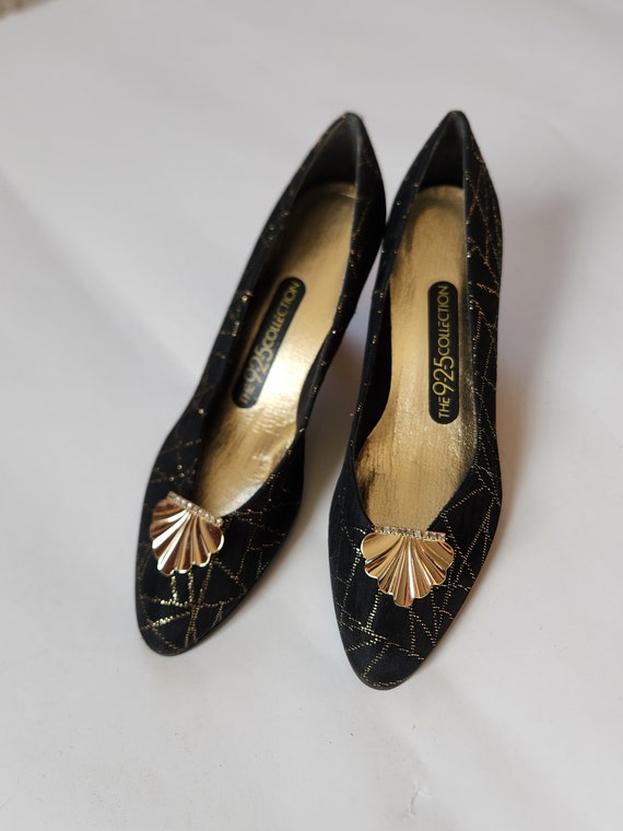 80s 6 1/2 pumps, ladies heels, black with gold, 9-