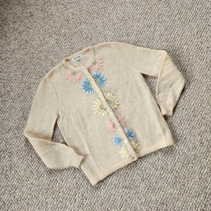 40s 50s cardigan, hand embroidered,  Jane Irwill, beige with flowers, sweet and feminine