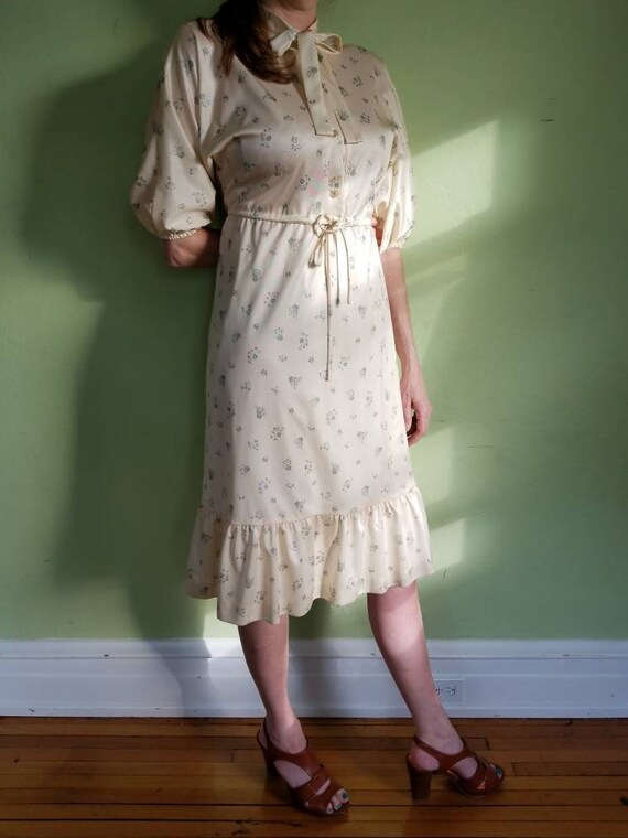 Sweetest boho 70s dress, 7, polyester, beige flor… - image 4