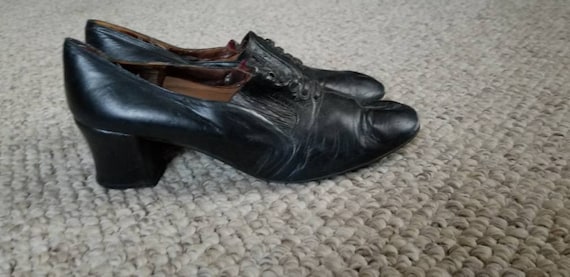 Vintage heels, early era, size 10, black leather - image 3