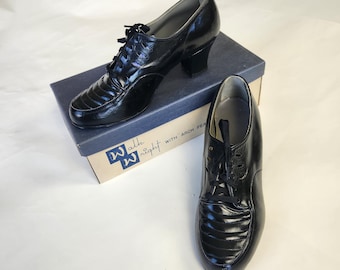 40s ladies shoes, lace up heeled oxfords, cutout design, black, size 6 1/2, excellent condition