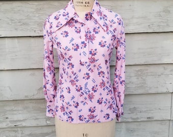 70s blouse, butterfly collar,  polyester knit,  38, floral