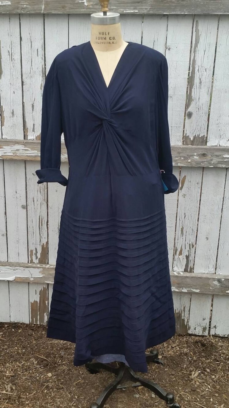 50 bust Gorgeous navy blue vintage dress twist front xl size slip included variegated pleats 40s-50s