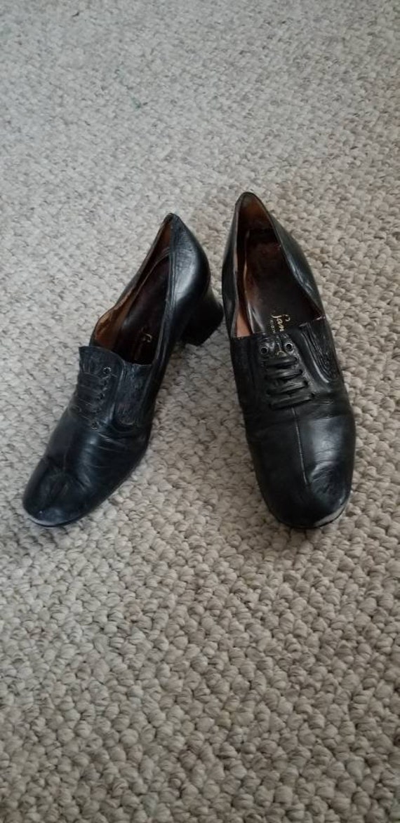 Vintage heels, early era, size 10, black leather - image 1