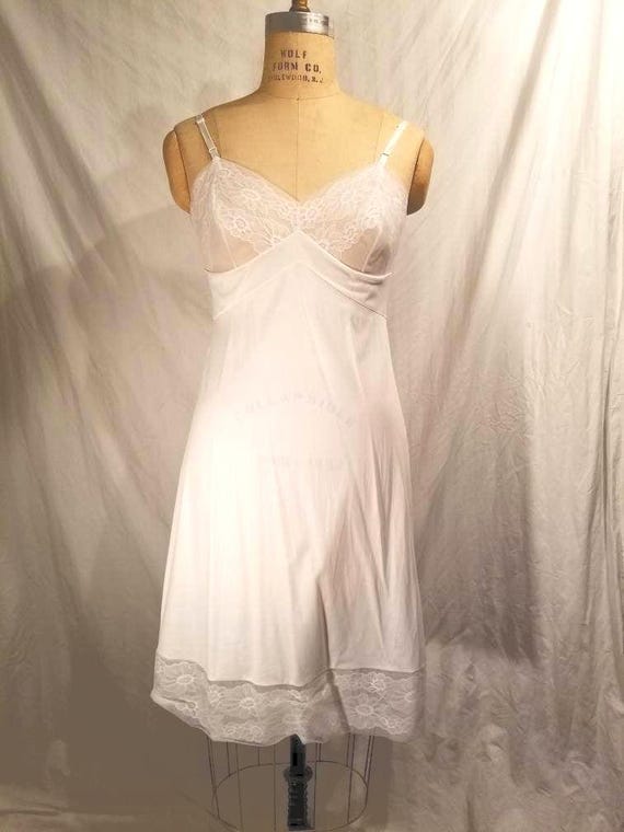Vintage white slip, lace, nylon, 36 - Gem Vintage white slip, lace, nylon, 36 - Gem