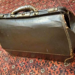 Antique doctor's bag, leather, very early, large, 18x12x10