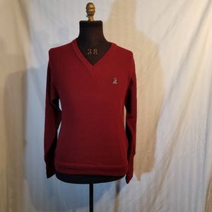 Mens vintage Izod v neck sweater,  size small maroon 42