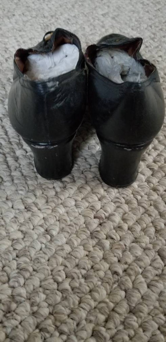 Vintage heels, early era, size 10, black leather - image 5