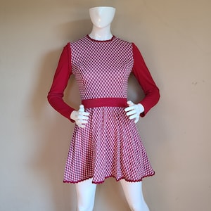 60s dress, short knit dress, burgundy and  white check, small, mini dress, gogo dress, long sleeved