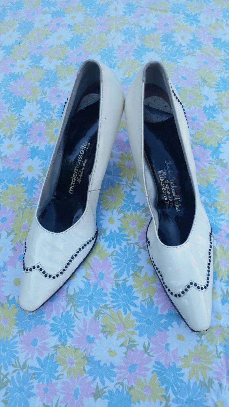 Size 8 1950s patent leather off white studded stiletto heels pumps