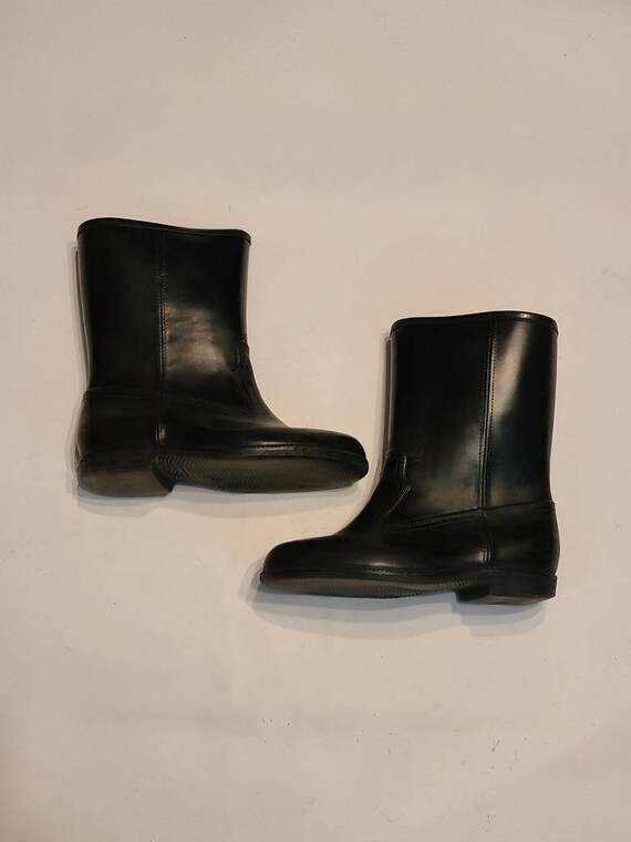 Kids 70s boots, size 1, black, rubber, vintage