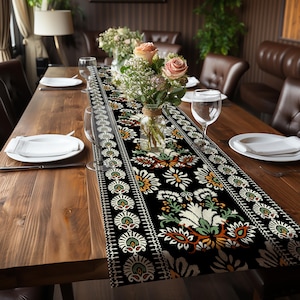 Bloemen vintage geïnspireerde tafelloper – zwarte achtergrond met opvallende geborduurde patronen, boho-eetkameraccent