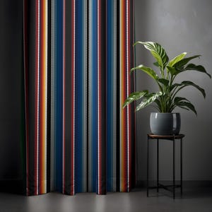 Gestreifter Vorhang - Multicolor Serape-inspiriertes Design