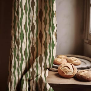 Retro Wave Linnegardin: Randigt mönster i 50-talsstil, organiska abstrakta draperier