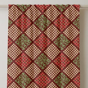 Patchwork Floral Linen Curtain – Burgundy Background with Retro Red Roses and Leaf Squares – Cozy Vintage Cottagecore Window Curtain