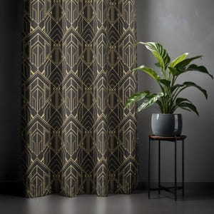 Midnight Luxe Drapes - Auffälliger schwarzer Vorhang mit schimmerndem goldenem geometrischem Muster