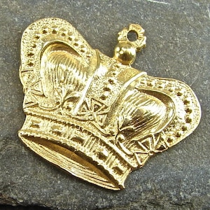 SALE - Vintage Royalty - 24K Gold Vermeil Crown Charm or Petite Pendant - Jewelry Making Supplies - Jewelry Findings - One Piece - MS-*