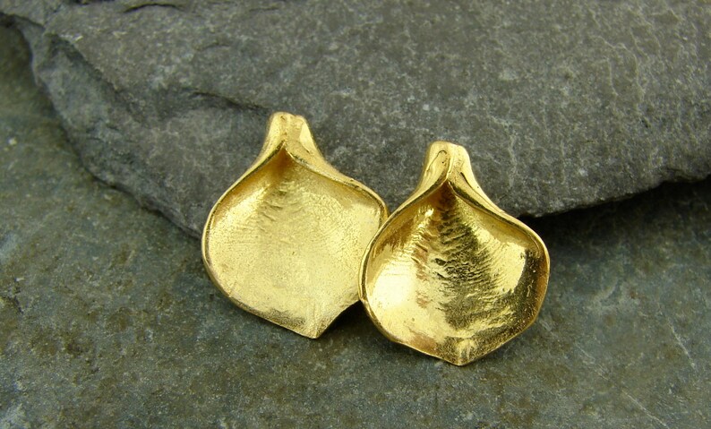 Rustic Lily Blossom BC-2V Rustic 24K Gold Vermeil Blossoms One Pair