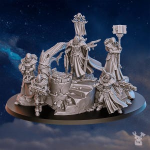 Może przedstawiać: Szary model miniaturowy grupy opancerzonych postaci, z których niektóre trzymają broń, stojących na skalistej platformie. Jedna z postaci trzyma transparent. Postacie są ustawione na ciemnoniebieskim tle.