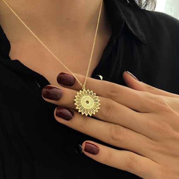 Lot de pendentifs fins à petits, 24 pendentifs et breloques de collier vintage à mod dans un