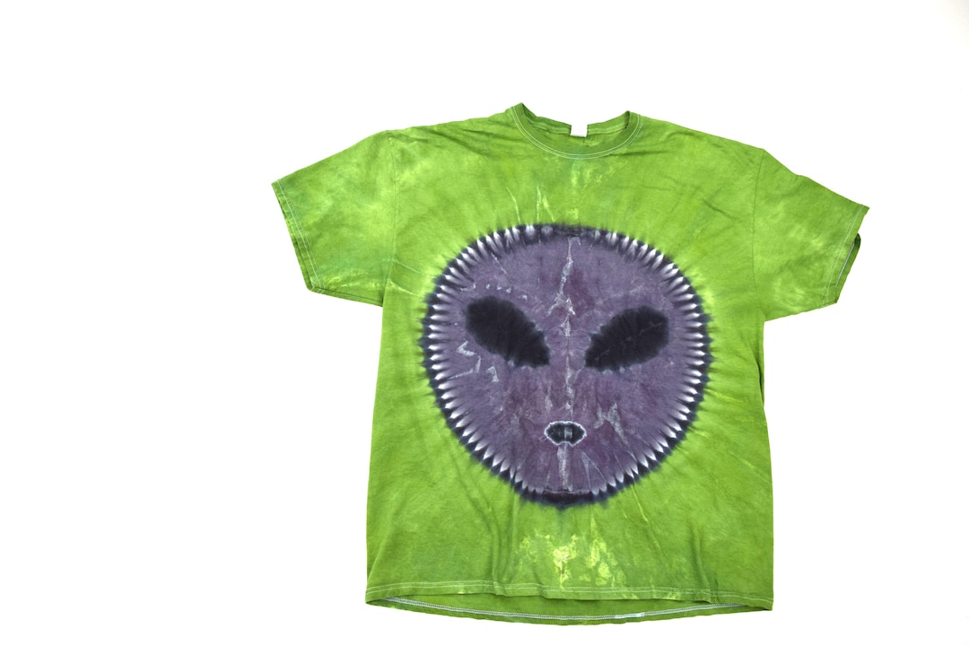Gray Alien Head on Green ~ Tie Dye T-shirt (fruit of the Loom HD Cotton ...