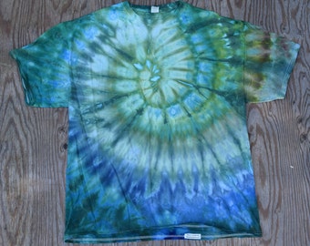 Clear Ocean ~ Ice Dye Spiral Tie Dye T-Shirt (Fruit of the Loom Heavy Cotton HD Größe 2XL) (OOAK) TD-228