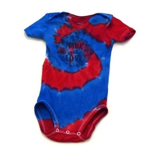 Hecho con amor - Tie Dye bebé manga corta Onesie (Simple Joys por Carter's) (Tamaño 12 meses) (Hecho con el amor serigrafía) (En venta)