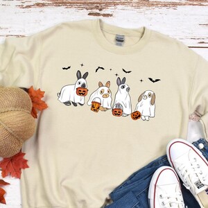 Felpa di Halloween con simpatico coniglio fantasma, maglietta con coniglietto fantasma, maglione con coniglio spettrale, maglietta con vibrazioni di Halloween, maglietta con stagione spettrale, regalo di Halloween