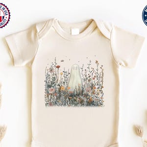 Bonita camiseta de fantasma con flores silvestres, camiseta floral de Halloween para niños, camiseta de fantasma con flores silvestres para niños pequeños, regalo acogedor de temporada, camiseta de fantasma para niños pequeños