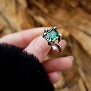 Unique Nature Inspired Ring with green stone, Forest Ring for Women, Dainty Fairy Jewelry, Silver Jewerly for Her