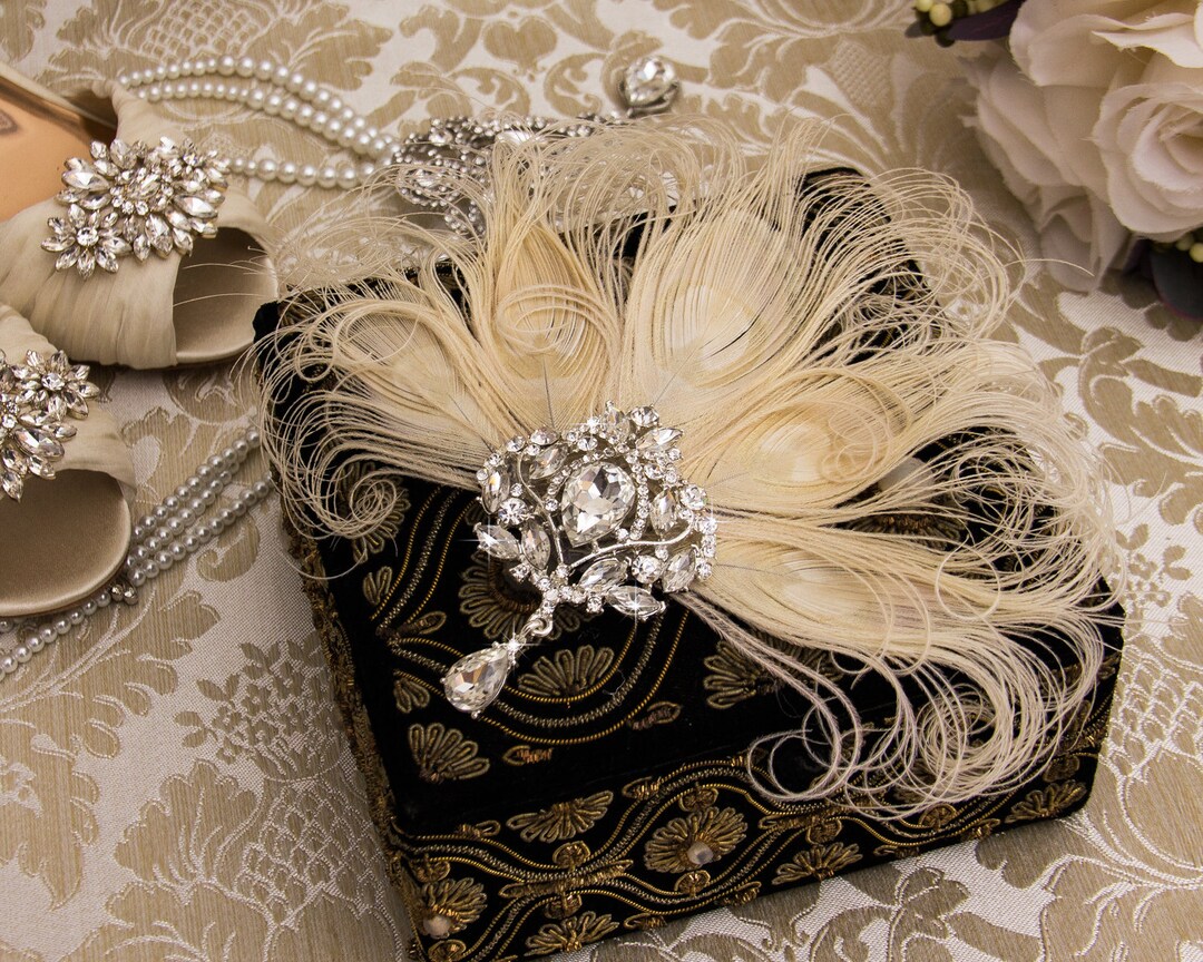 Feather Bridal Fascinator: Crystal Brooch Wedding Hair Clip  display picture 1