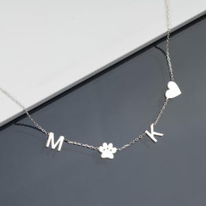 Benutzerdefinierte Pfote Initial Halskette Silber Hund Pfote Halskette mit Buchstabe Halskette für Haustier-Verlust-Halskette Hundeerinnerungs-Geschenk-Haustier-Liebhaber-Halskette