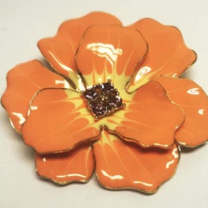 Vintage Joan Rivers Shiny Light Orange Enamel Flower Floral Pin Brooch Rare Finds Collectibles