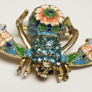 Vintage Joan Rivers Blue floral Bee Pin Brooch Rare Finds Collectibles