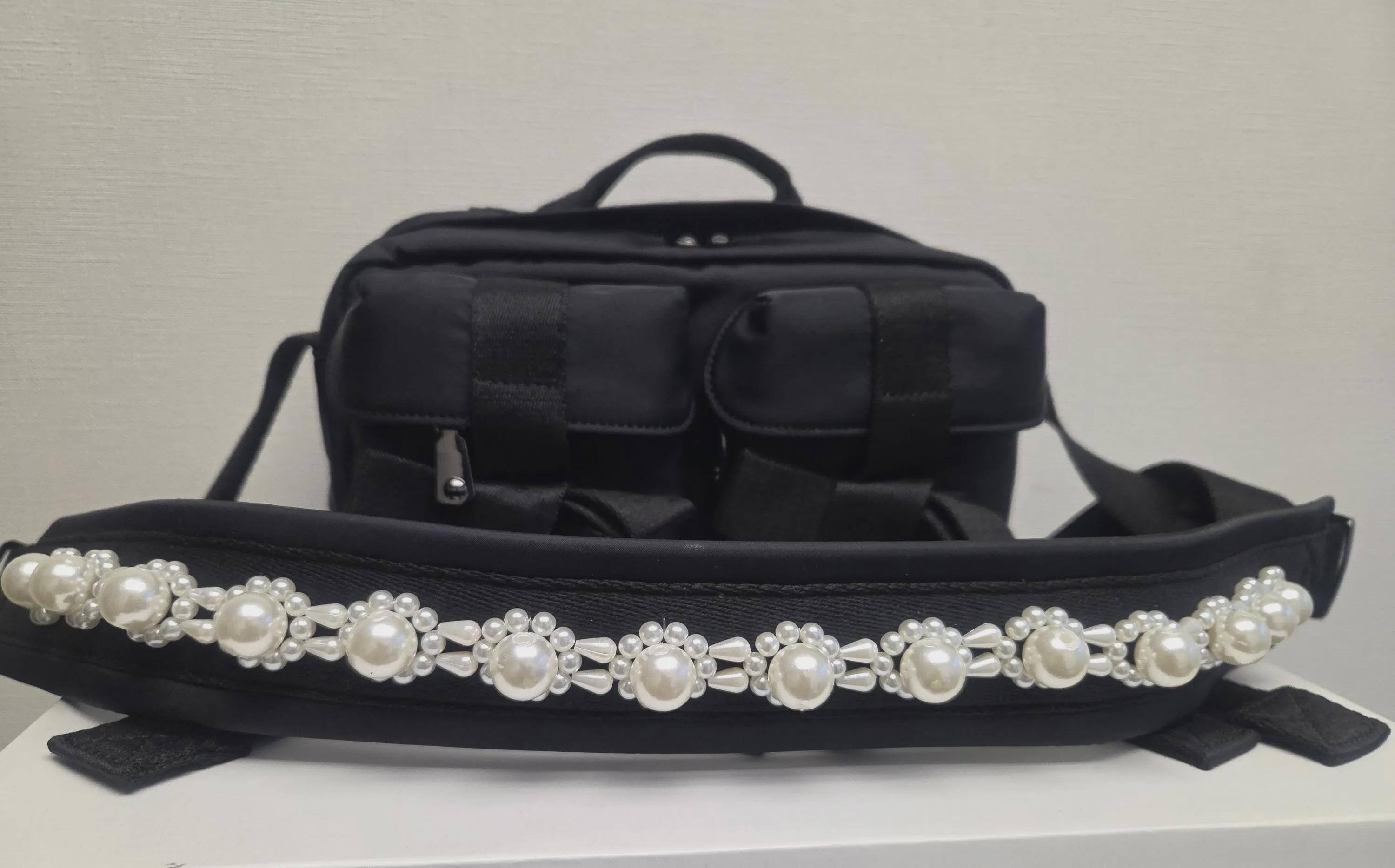 Bow and Faux Pearl-embellished Shell Belt Bag Crossbody Bag  display picture 2