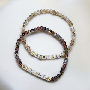 Pulsera de palabras motivacionales - Pulsera de palabras pequeñas con cuentas - Pulsera de palabras personalizada para ella, regalo de pulsera de palabras con cuentas delicadas para ella