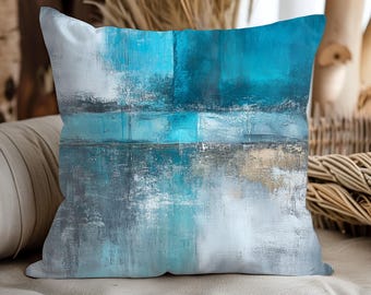 Può includere: Cuscino decorativo quadrato con un design astratto nei toni del blu, bianco e grigio. Il cuscino presenta un effetto strutturato e dipinto, creando un look moderno e artistico. Il cuscino è di forma quadrata, perfetto per aggiungere un tocco di colore a qualsiasi stanza.