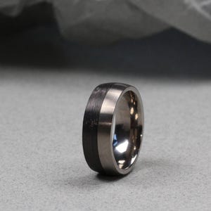 Titan und Carbon-Faser-Ehering matt Finish. Komfortable Passform. Titan Ehering.