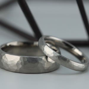 Titanium Wedding Rings Set. Hammered finish. Matching wedding rings set. Comfort fit. FREE ENGRAVING!