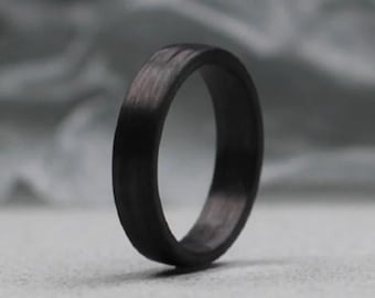 Koolstofvezel trouwring 5 mm. Comfortabele pasvorm.