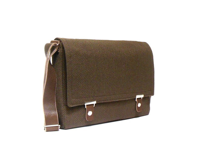macbook pro messenger bag