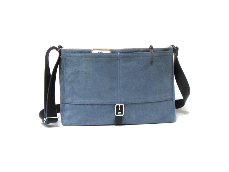 13 / 15 / 17 MacBook Pro messenger bag smoky blue image 2