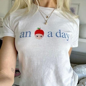 ソニーエンジェルTシャツ、かわいいアップルグラフィックTシャツ、カワイイトレンドTシャツ、Tシャツ好きへのギフト、ソニーエンジェルシャツ